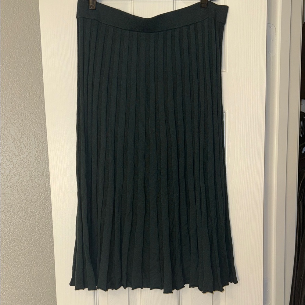 Pleated Knit Mid-Length Skirt - Forest Green